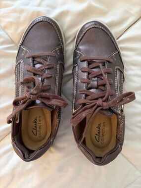 Clarks Bronze Leather  Woman’s Lace-Up Sneakers with Zipper. No need to lace up